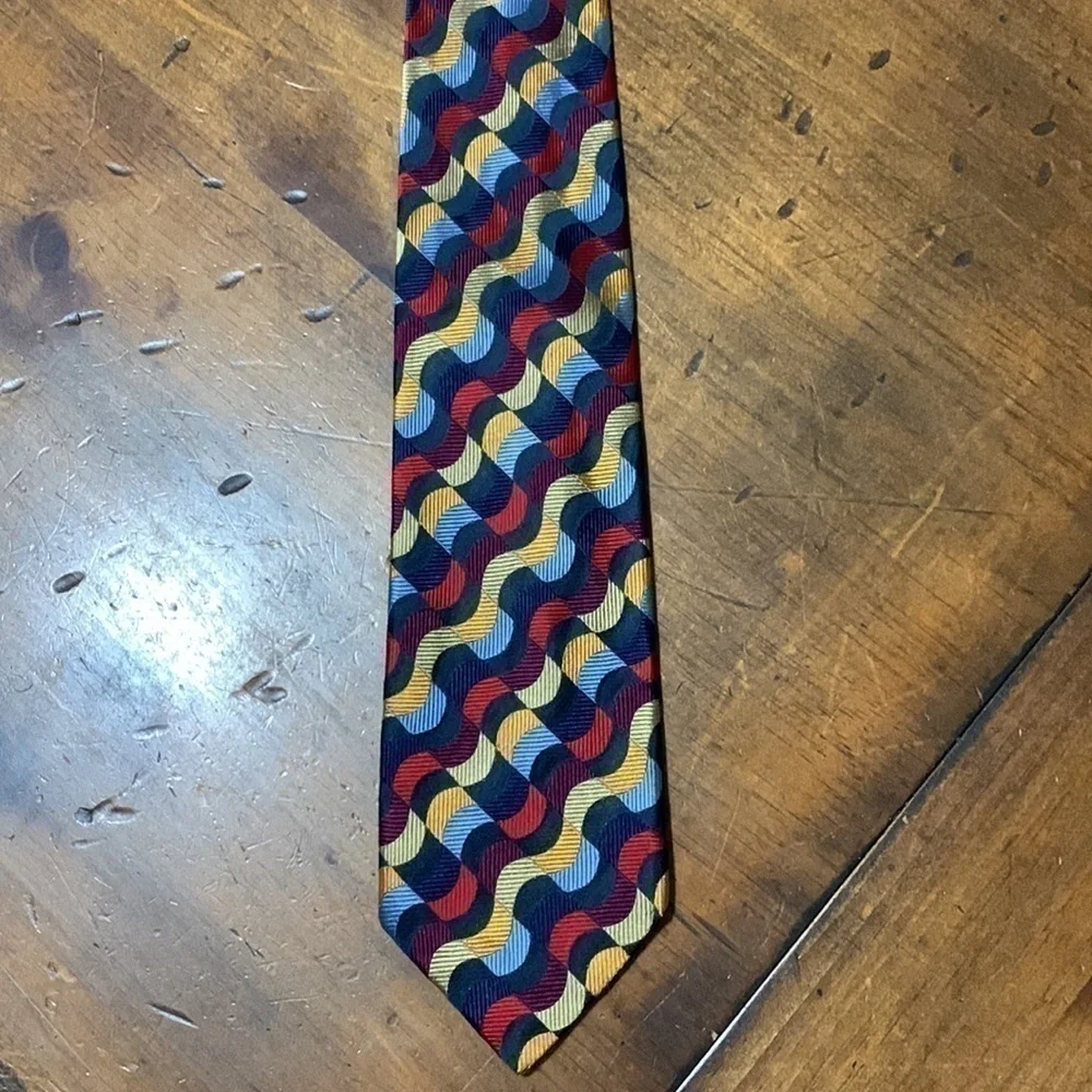 Vintage Neiman Marcus navy, red, gold and blue 100% seta silk necktie - Picture 8 of 10